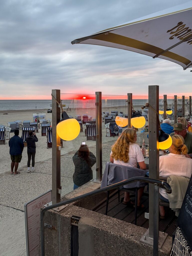 Die Badehalle by Robert am Weststrand auf Norderney